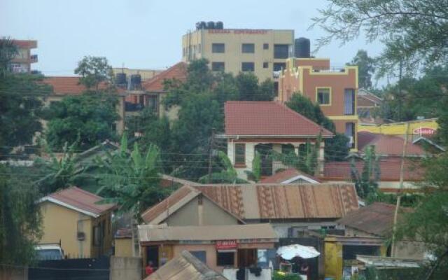 Giraffe Park Hotel Kisaasi