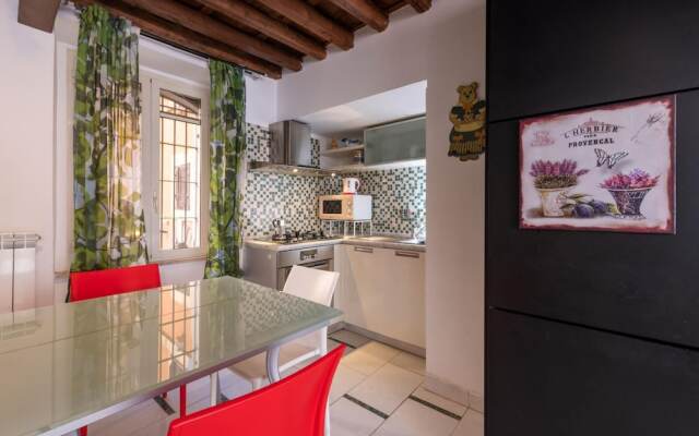 Elena in Roma with 1 bedrooms and 1 bathrooms