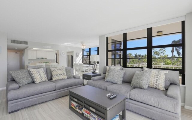 Ideal Beachfront Condo With Pool and two Balconies