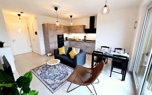 Comfy one bedroom with parking&balcony