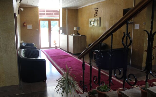Diligence Hotel