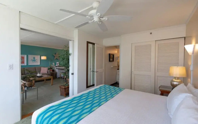 Waikiki Banyan - Partial Ocean View Tower 2 Suite 1204