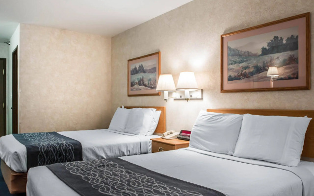 Econo Lodge Inn & Suites Lake Of The Ozarks