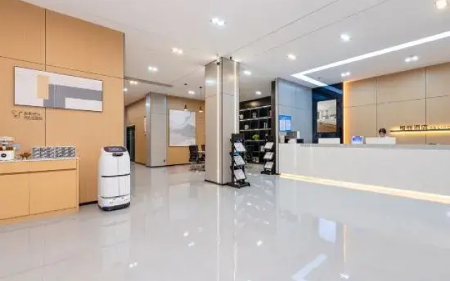 GELI Hotel (Guigang High-speed Railway Station Shenghuogang)