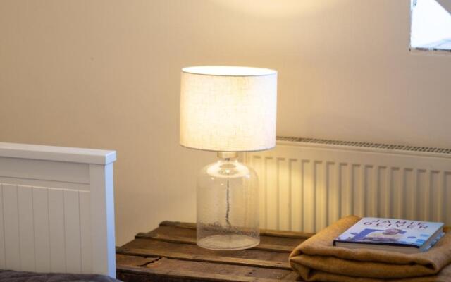 The Flat - Luxurious Apartment in Central Bridport