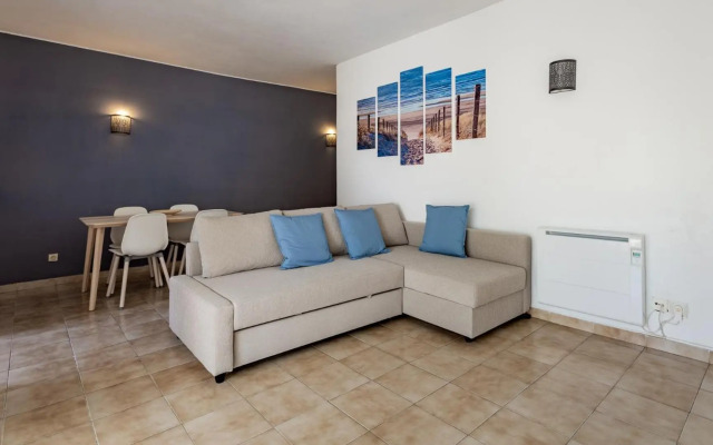 Charming Beachside Apartment w/ Pool by LovelyStay