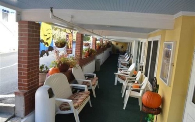 Betty Doon Motor Hotel