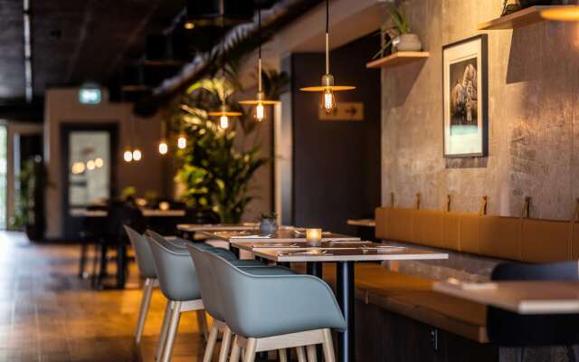 Peak 12 Design Hotel
