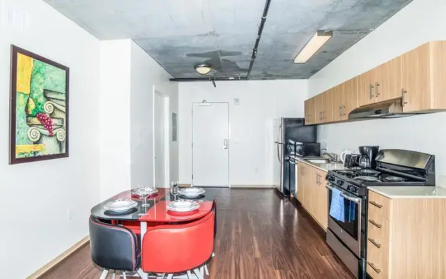 Hollywood Mirage Apartment