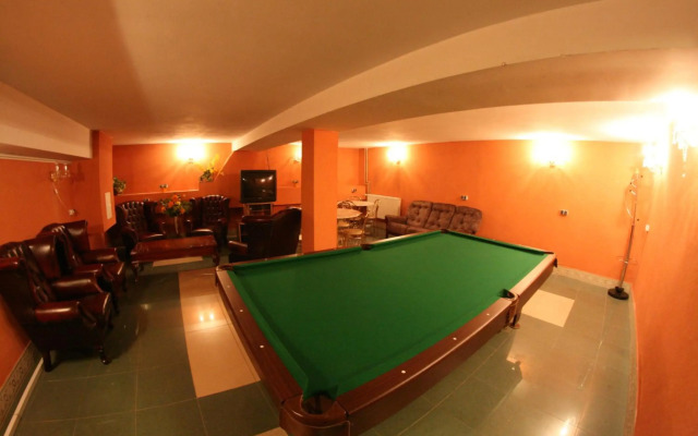 Hotel Daisy Budget