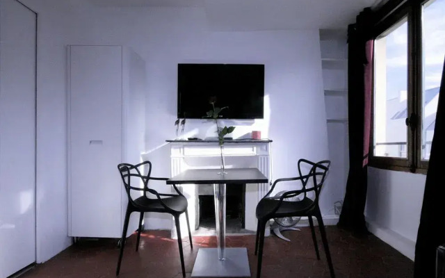 My Apartment in Paris Louvre