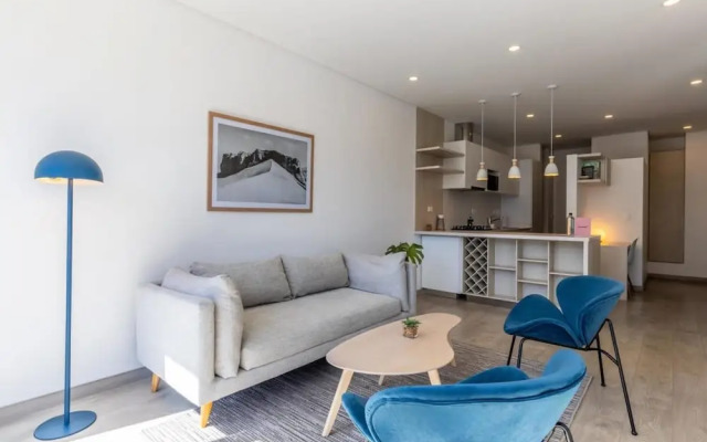 w Stylish 1BR in Chic