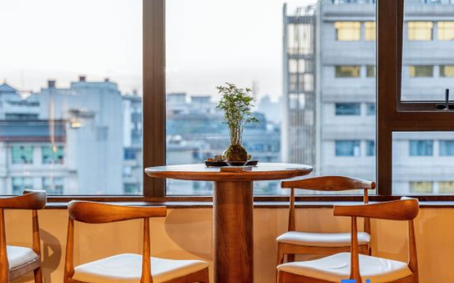 Qingmo Nianhua Youth Hostel (Huimin Street Bell and Drum Tower Subway Station Branch) – Balcony – Xi'an