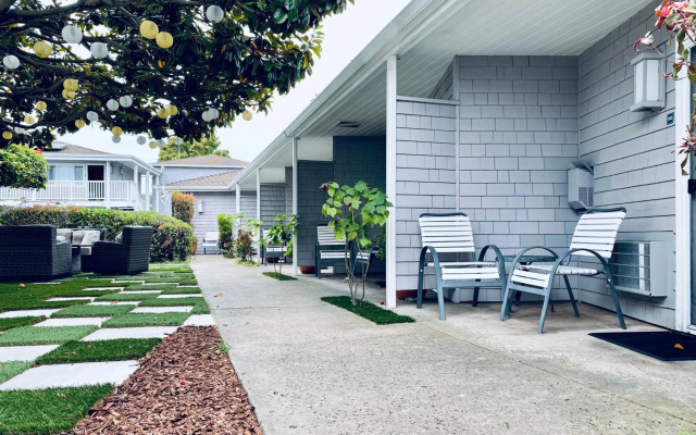Monterey Bay Lodge