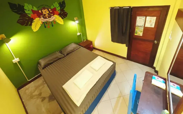 THE FUNKY MONKEY HOSTEL - 18 to 40 only