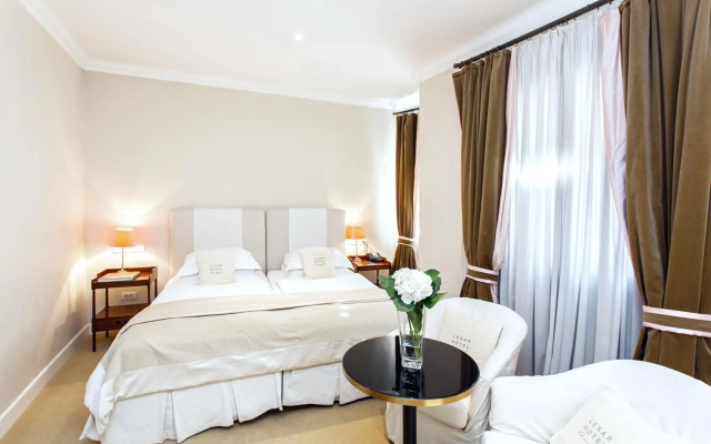 Lesar Hotel Angel