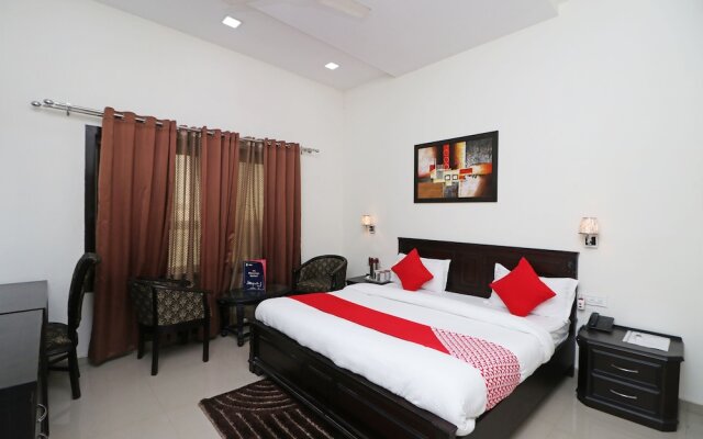 Nhu Phuc Hotel by OYO Rooms