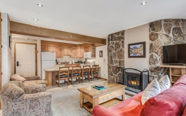 Laurelwood Condominiums Studio Premier Unit 407