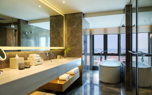 Отель Renaissance Beijing Wangfujing Hotel