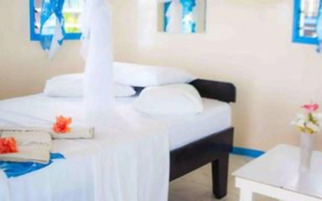 Litia Sini Beach Fales