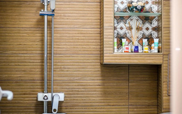 Cloud 6 -Top Center,360° view,Free private parking