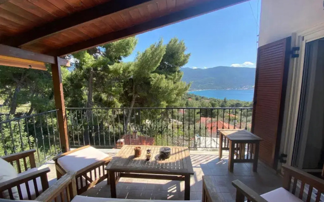 Manos’ Traditional Maisonette