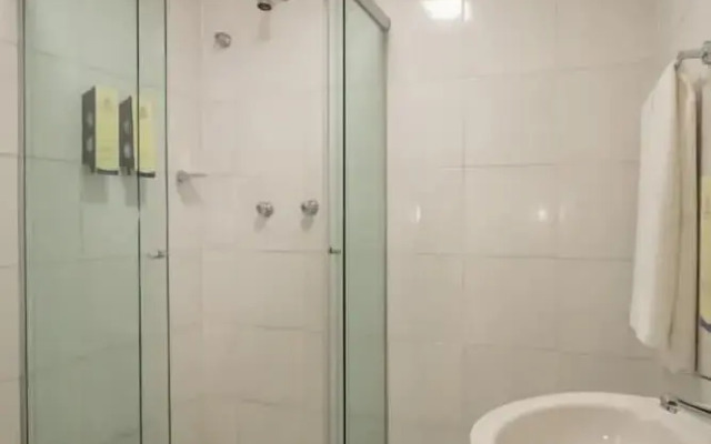 Fast 10 City Hotel