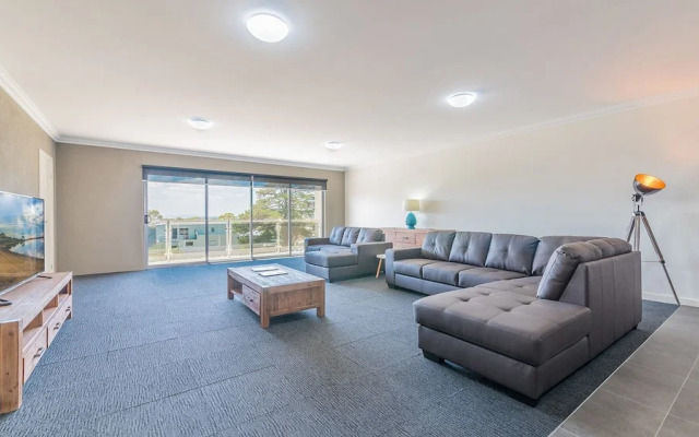 Thompson Avenue Apartments - 3