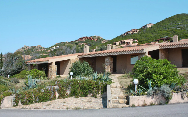 Apartment in Costa Paradiso with garden furniture