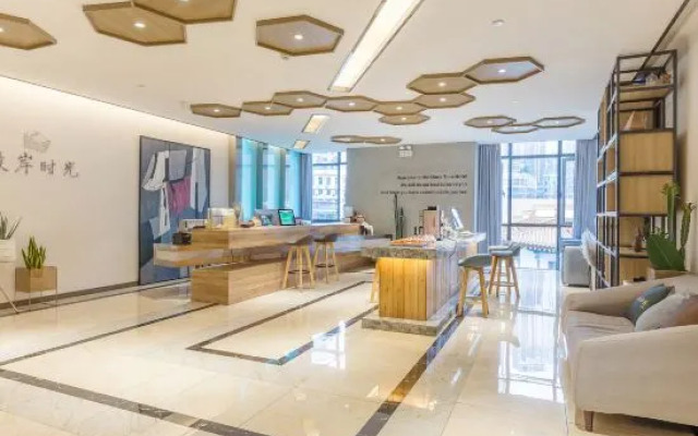 Cheezo High altitude river view Hotel ( Jiefangbei hongyadong store)