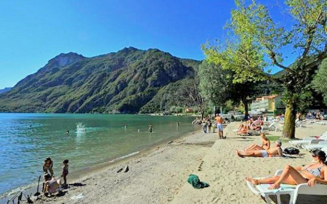 Pleasing Furnished Apartment With View of the Lake