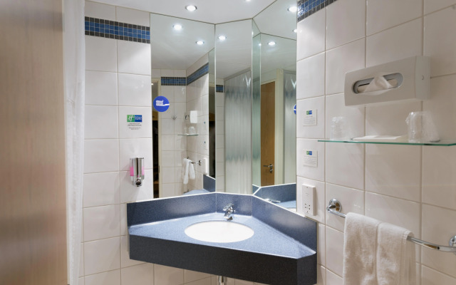Holiday Inn Express Portsmouth - Gunwharf Quays by IHG