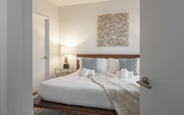 Deedee's Sky Rise Apartments - Newport 2