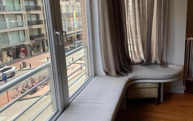 Ruim appartement vlakbij zee met parking