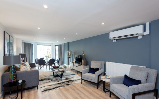 The Carlyle - Elegant Serviced Apartments