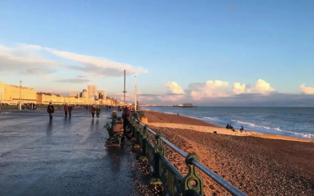 Spacious Central Hove Beach Flat