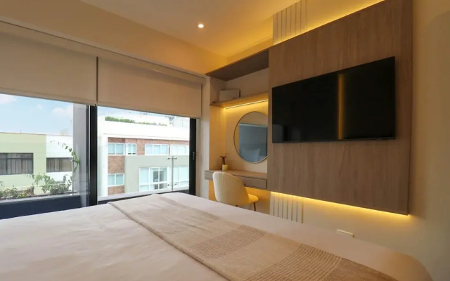 w Elegant 2BR w Balcony Near Larcomar