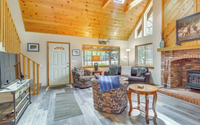 4 Mi to Lake: Pet-friendly Cabin in Pinetop