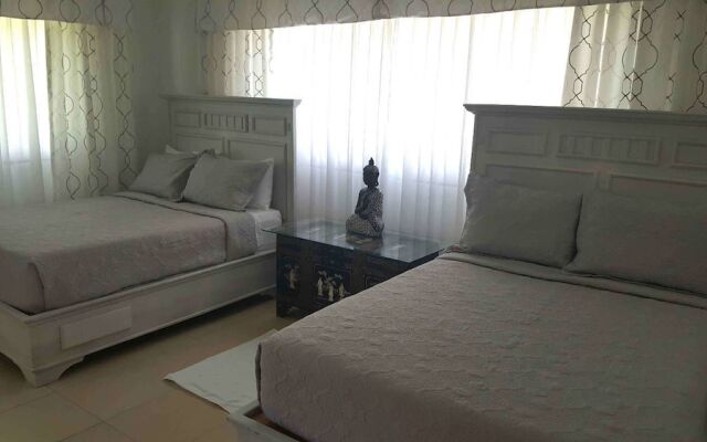 Villa in Metro Country Club
