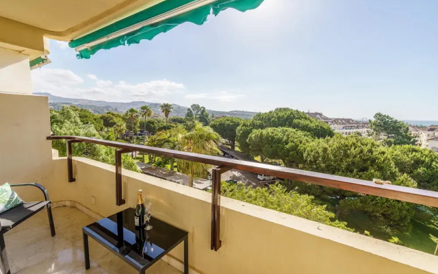 Marbella Este Next Marriott and Nikki B