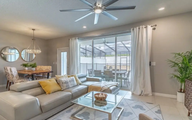 886 Windsor Island