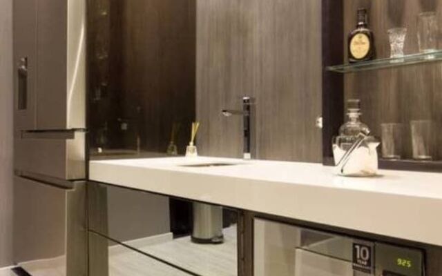 Ultra Luxury 2 Bed Loft in Lleras