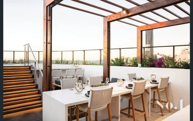 Top Floor Luxury Apartment Rooftop Pool CBD