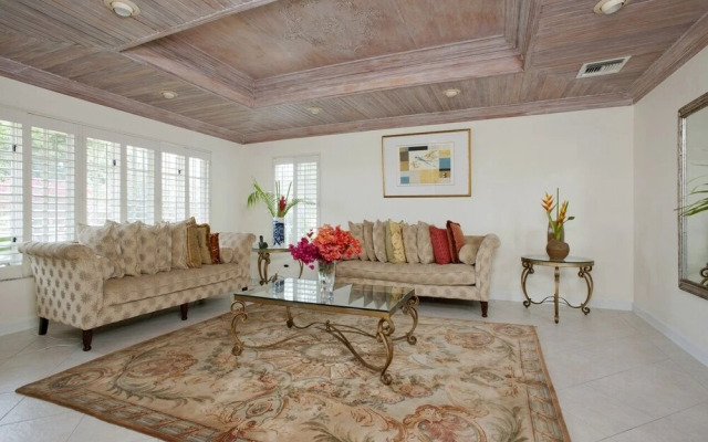 Long Island Breeze Compound 6 Bedroom Home