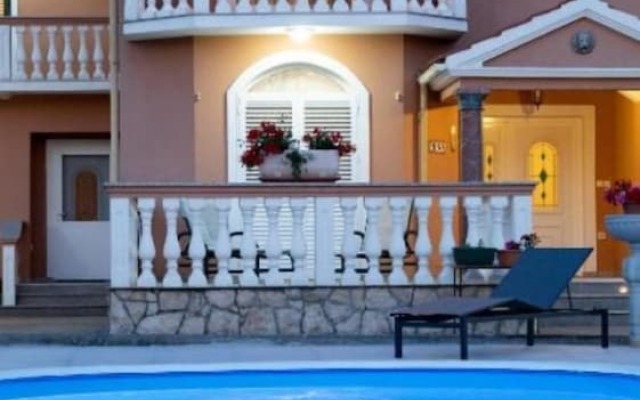 Isabell - With Swimming Pool - H