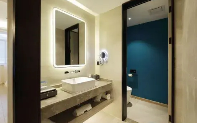 Taizhou Zhonghua Mould Theme Hotel