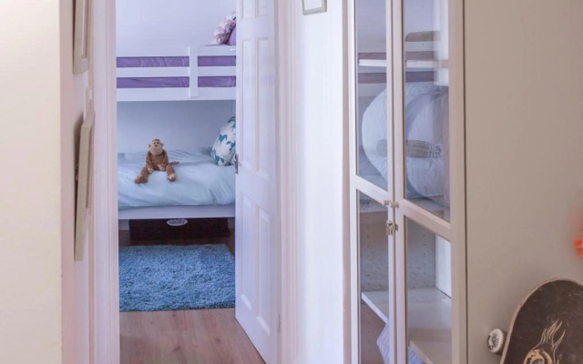 Seascape Retreat with Parking