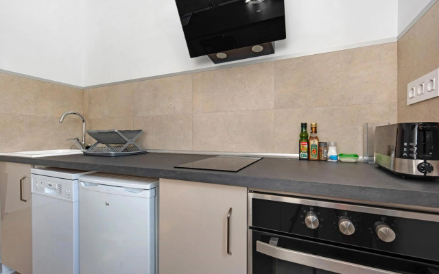 Fantastico 4 - With Large Private Terrace, Free Parking, air Conditioning, BBQ