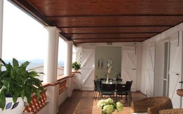 Sorrento Holidays (V425)