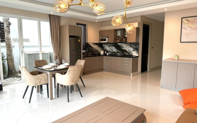 Palm Oasis Pool Villa by Pattaya Holiday